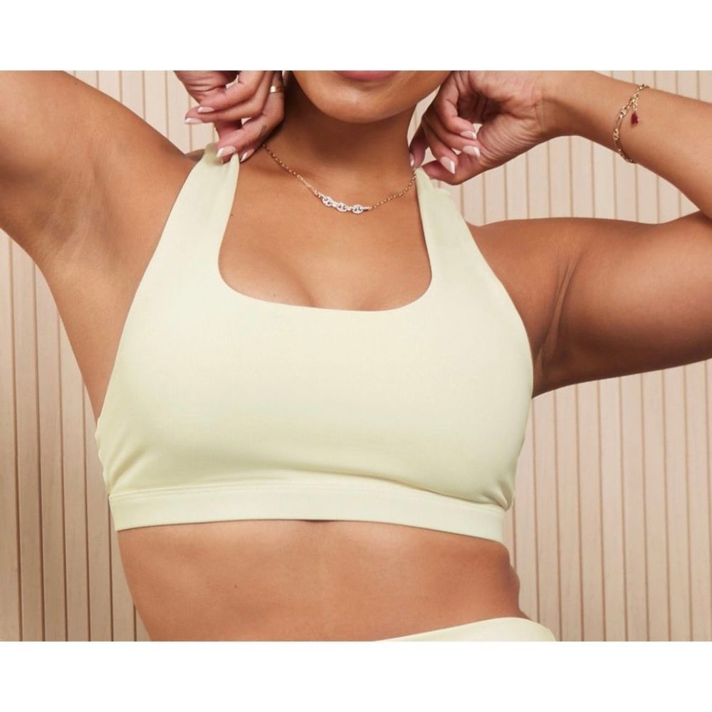 NWT - Fabletics Boost Medium Impact Sports Bra - medium/egret/light green - Picture 8 of 9